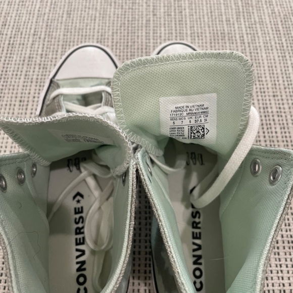 Converse - Picture 2 of 3